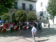 Grupo de visitantes a nuestra ciudad en la Plaza Mayor de Baza